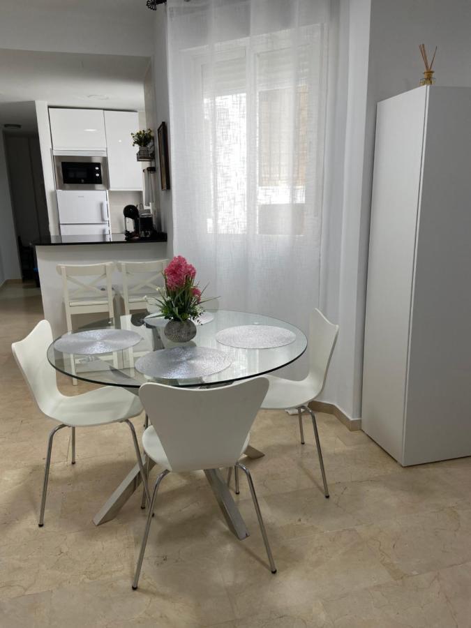 Beach And City Apartment A 50M De La Playa 푸엔히롤라 외부 사진